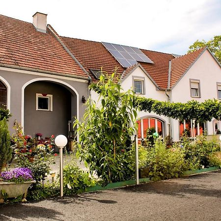 ホテル Haus Marianne Franzhausen エクステリア 写真